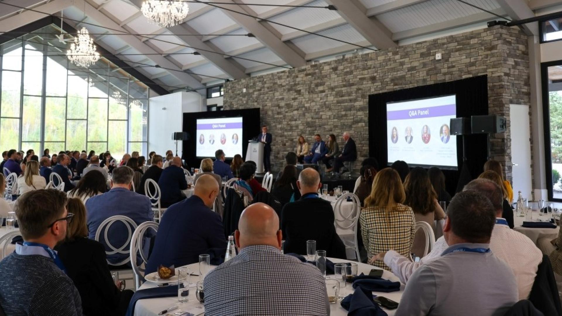 Large crowd of attendees sitting down at Mayor's Business Breakfast